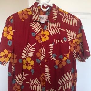 Red Hawaiian short sleeve button up.
